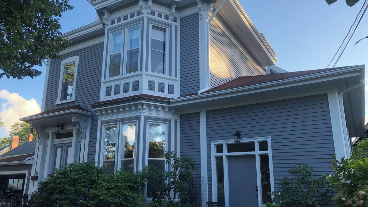 Queens Square Apartment | The Gladys (4.5 Star)2nd Floor Suite(1 of 3 units)