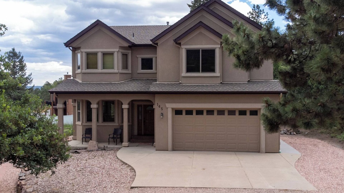 Palmer Lake House | The Glen House, a lovely 4 bedroom home in Palmer Lake, with hot tub, and views!