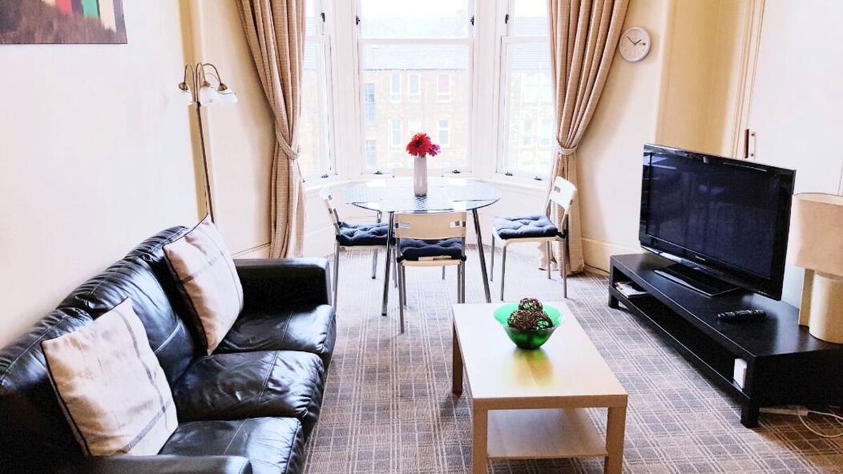 Port Glasgow Apartment | The 'Glen View Apartment' is a self-catering apartment at an attractive place.