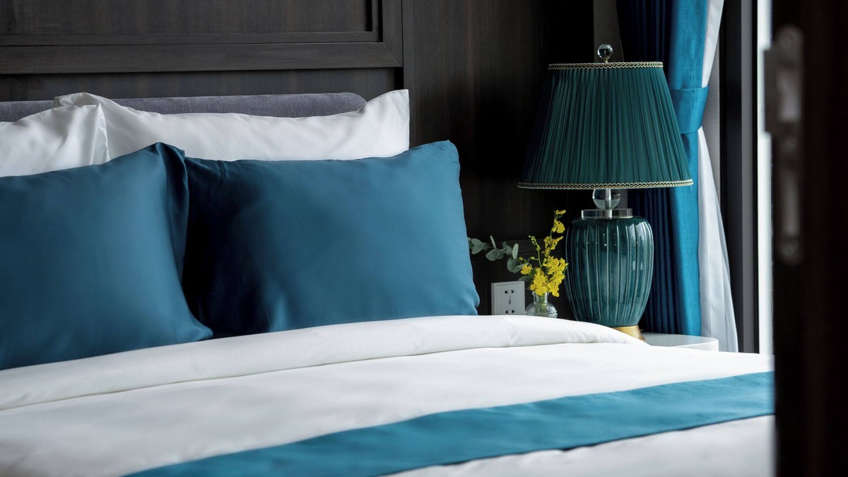 Lang Ha Apartment | The Gloria Serviced Apartment by Silk Path