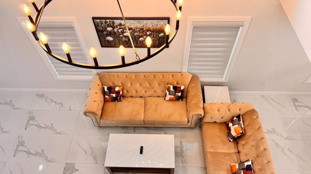Riverside House | The Glorious Glidden Stunner/5bd 4bth with Patio