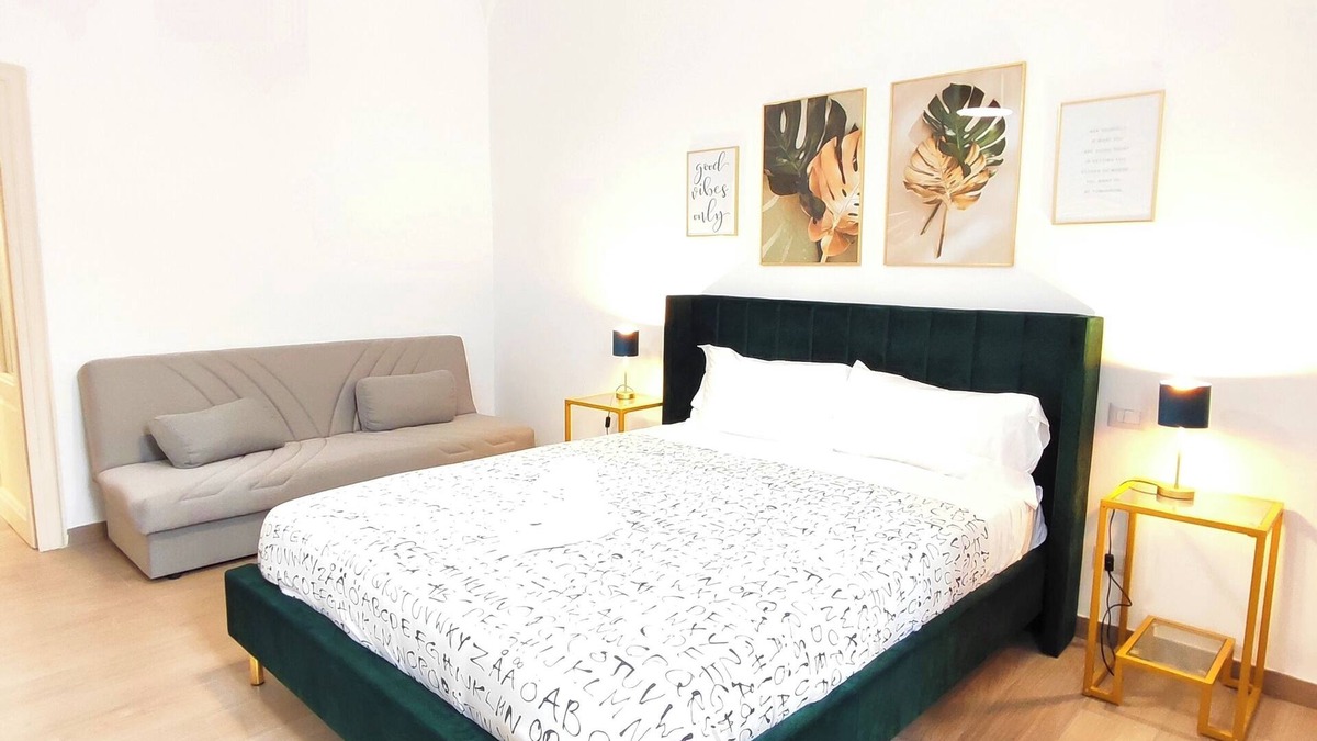 Salario Apartment | The Gold Apartment