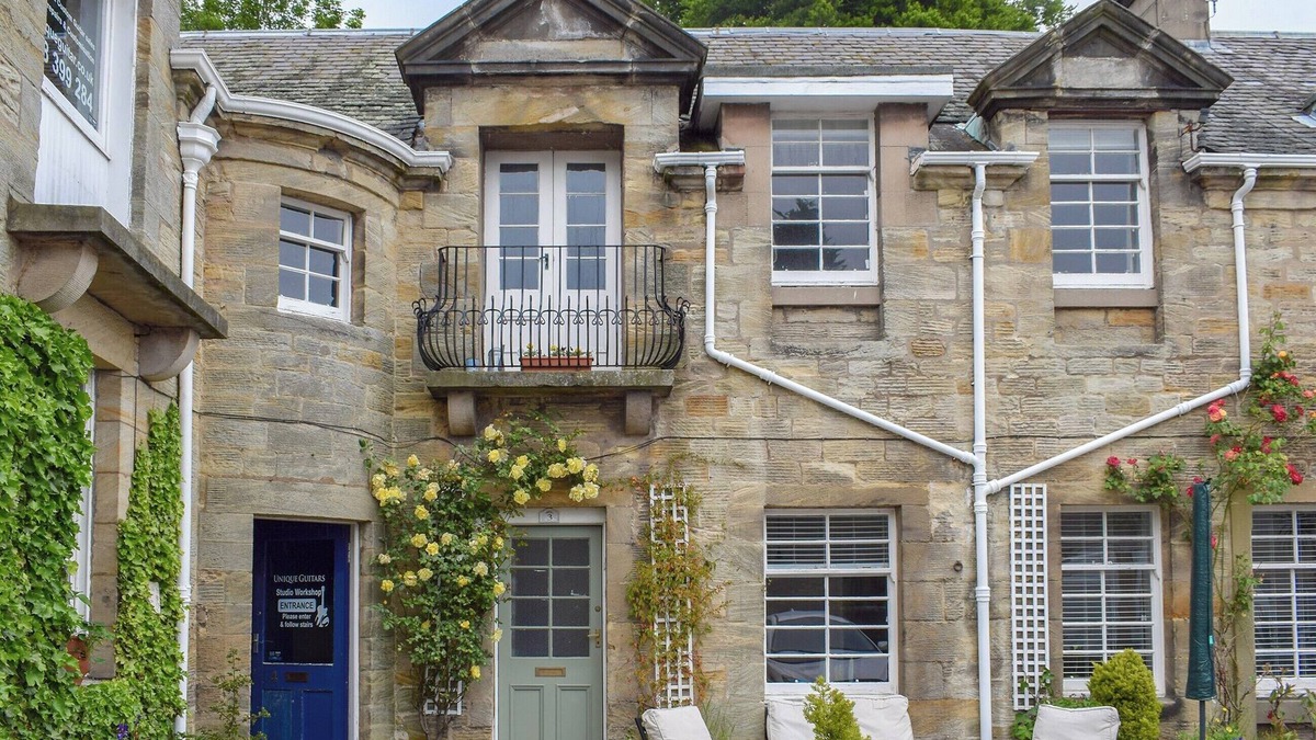Glenrothes Cottage | The Goldsmiths Apartment
