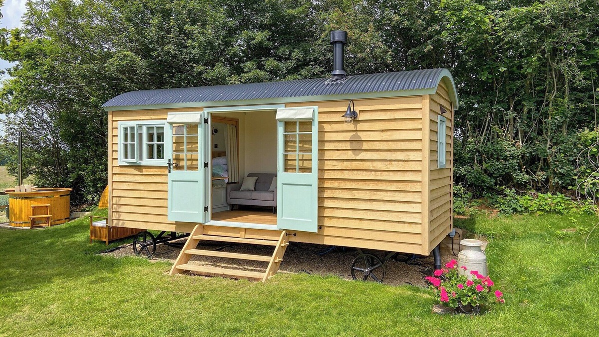 Petersfield Cottage | The Good Shepherd Hut.