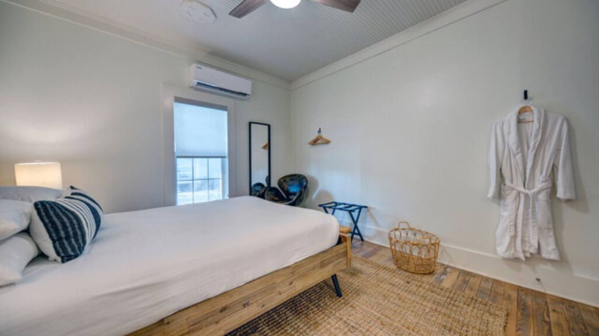 Warrenton Apartment | The Graceful Room Five