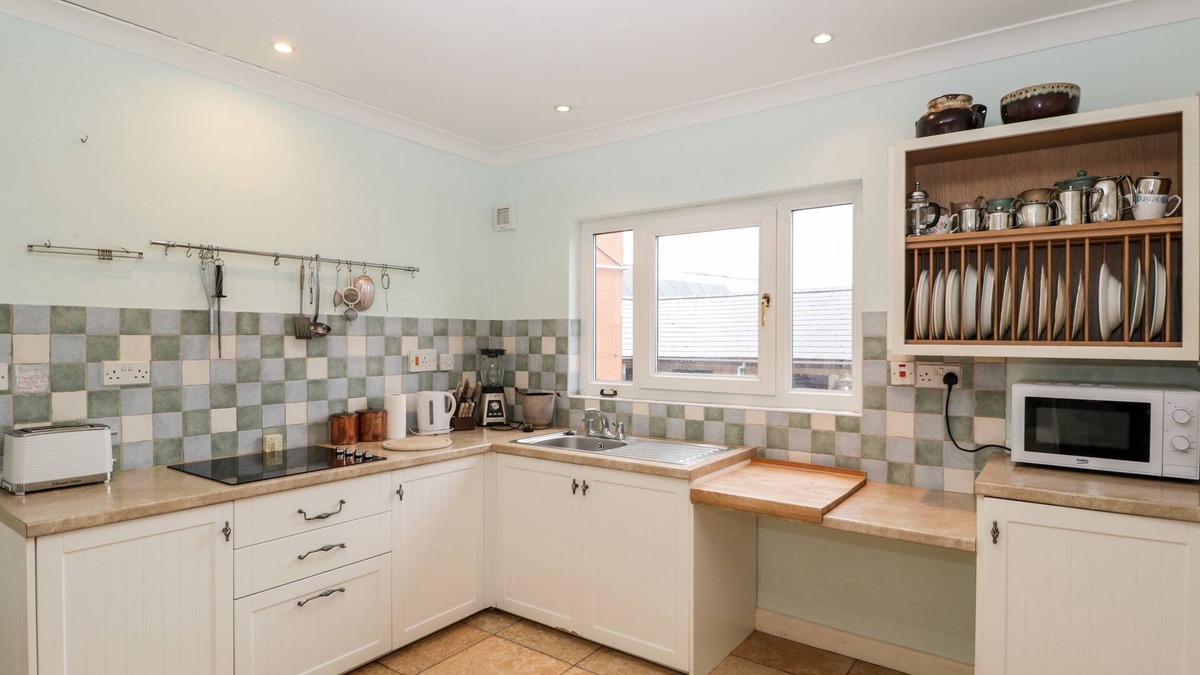 Llanvair Kilgeddin Cottage | THE GRANARY, pet friendly, with a garden in Monmouth