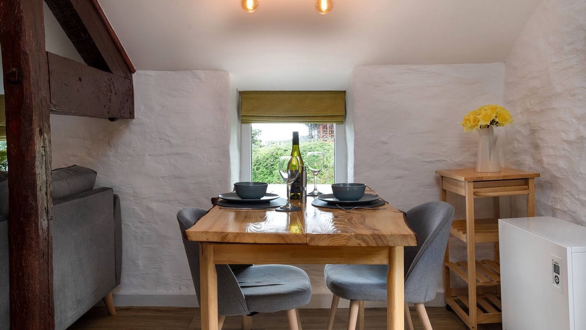 Bryn-crug Cottage | The Granary - sleeps 2 guests in 1 bedroom
