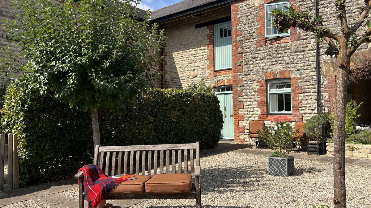 Thornford Cottage | The Granary - sleeps 2 guests in 1 bedroom