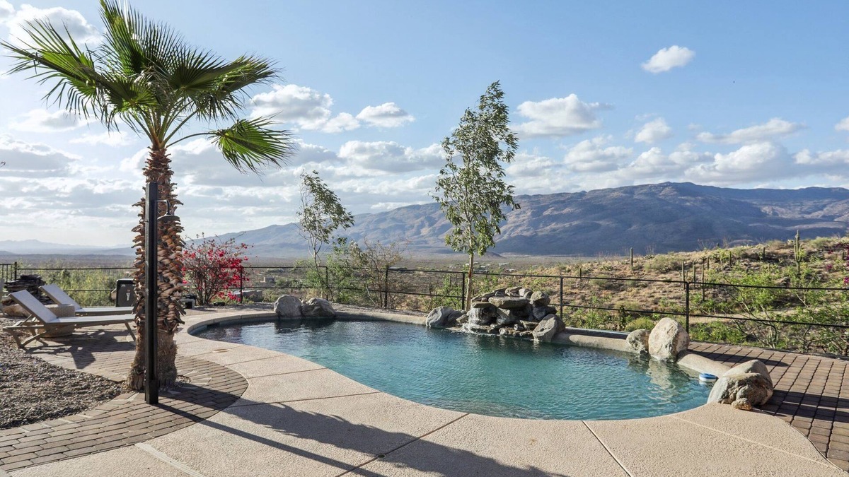 Vail House | The Grand Horizon; off-grid AZ estate home with sparkling pool