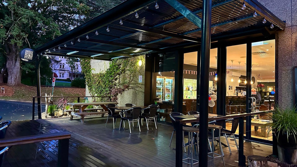 Beechworth Hotel | The Grand Oaks Resort