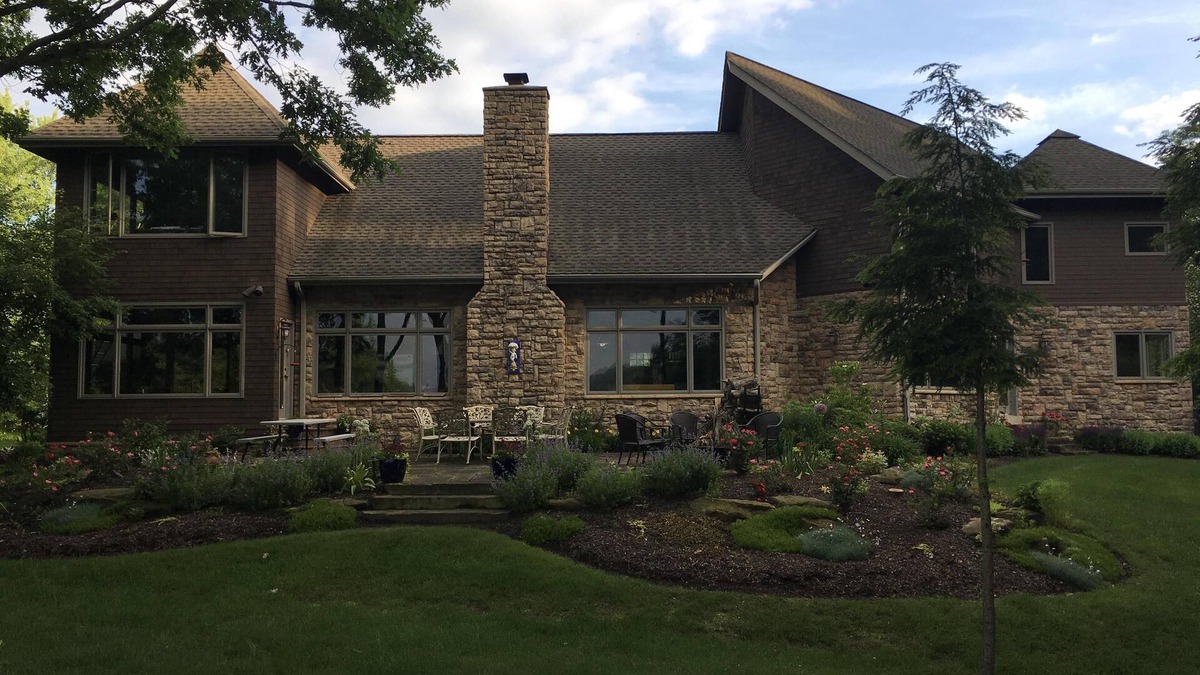 Geneva House | "The GrandView" Wineries, Lake & Spire