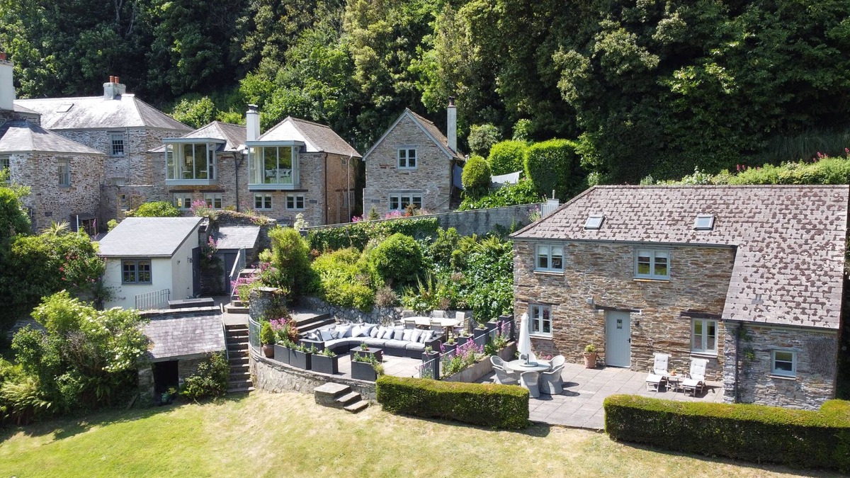 Kingsbridge Cottage | The Grange - 5 cottages that sleeps 23 guests in 12 bedrooms