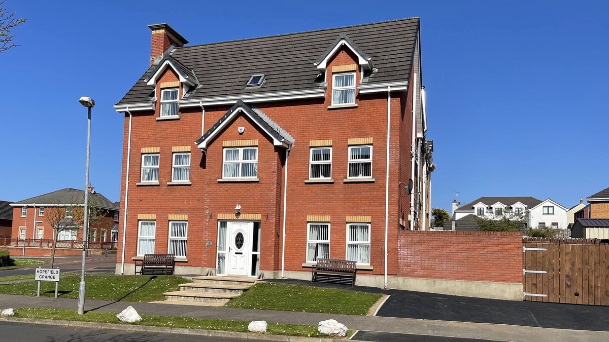 Portrush House | The Grange, Portrush. Deluxe holiday home, 8 beds, up to13 guests, 6 bedrooms.