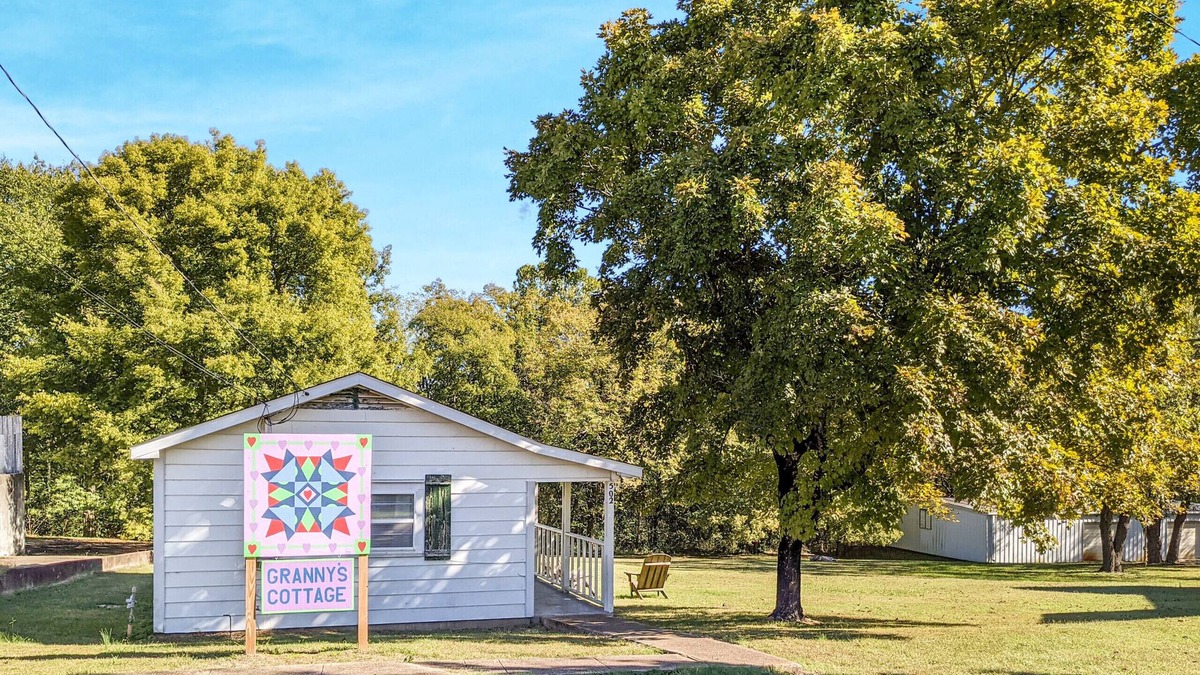 Mountain View Cottage | The Granny Cottage ~ on Main Street