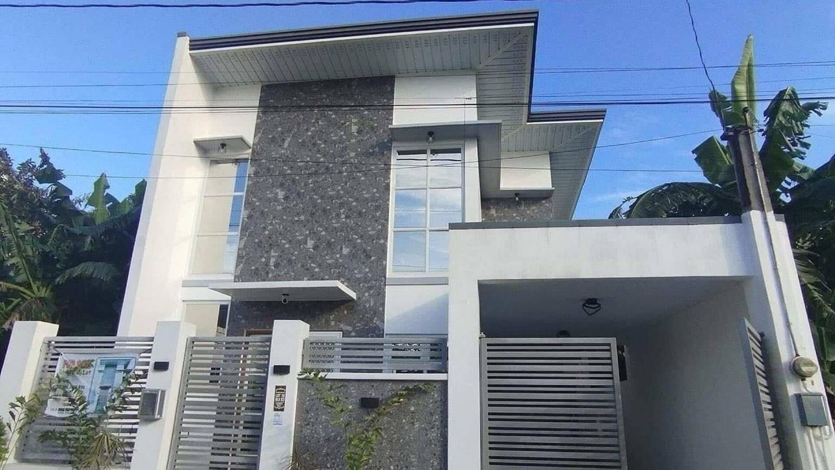 Plaridel House | The GrayHouse Inn is cozy 2 bedroom furnished house-full air conditioned place.