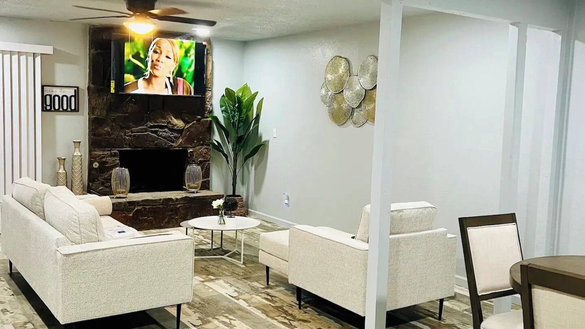 Tulsa House | The Great Experience in Tulsa with AC, WiFi & all the needed amenities.