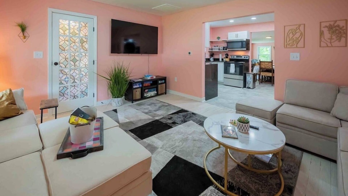 Spring Grove House | The Great Gatsby: Pink Flamingo Lounge Retreat!