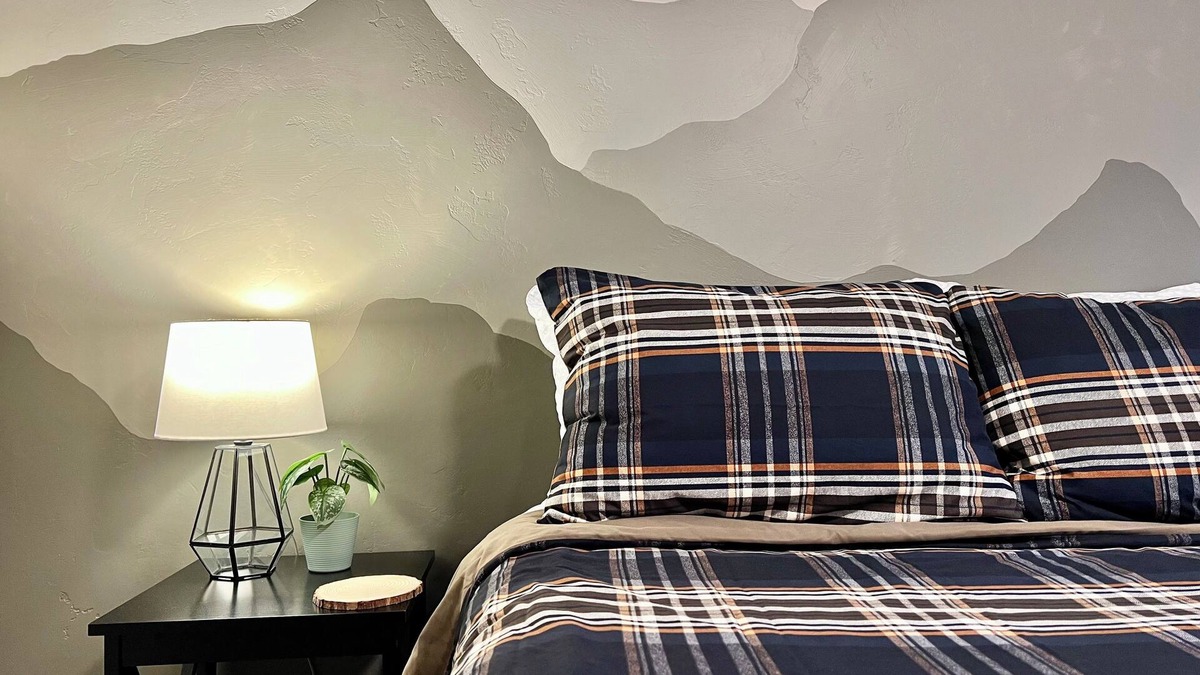 Twin Falls House | The Great Indoors! King, Twins, Tent & S'mores!
