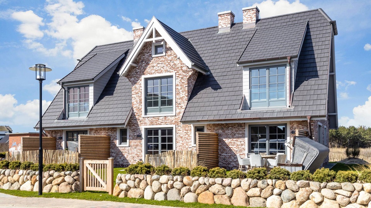 Rantum House | The great style mix of cool design pieces and Scandi style is responsible for this.