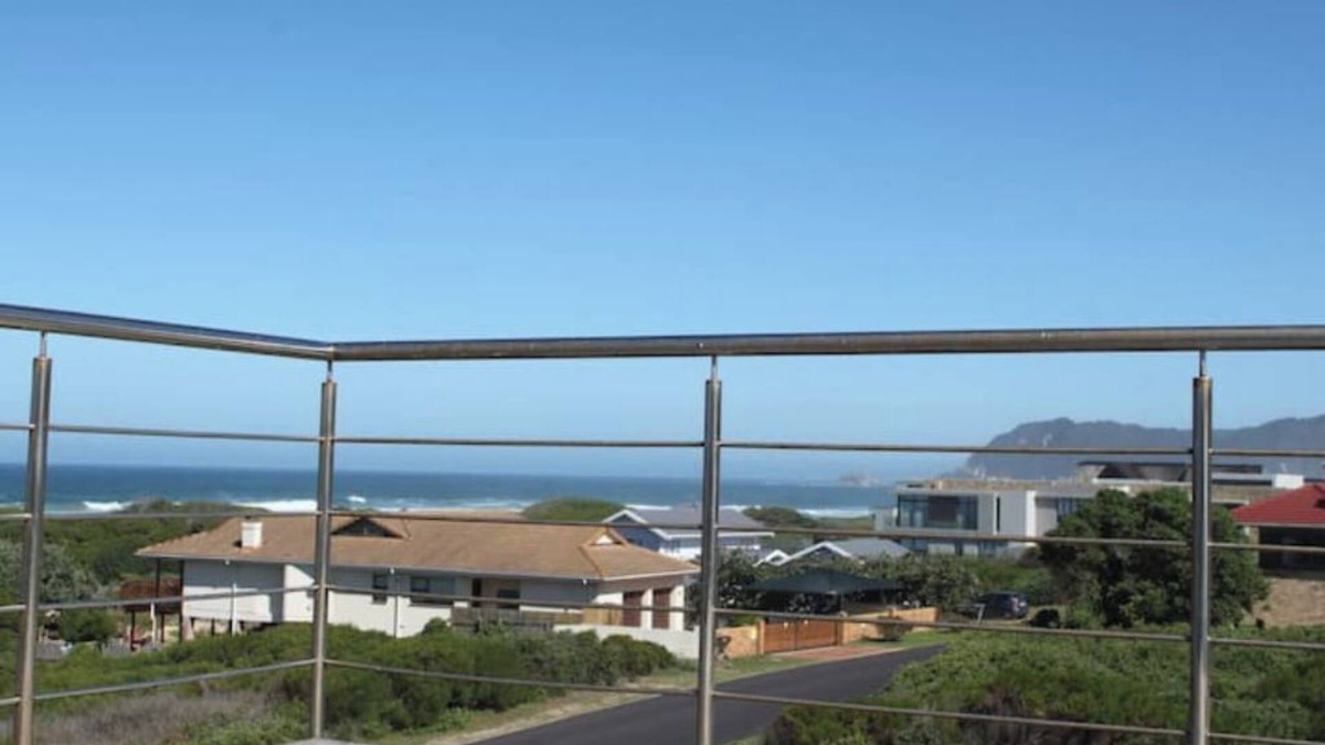 Myoli Beach House | The Great White House at the Seaside in Sedgefield, Western Cape