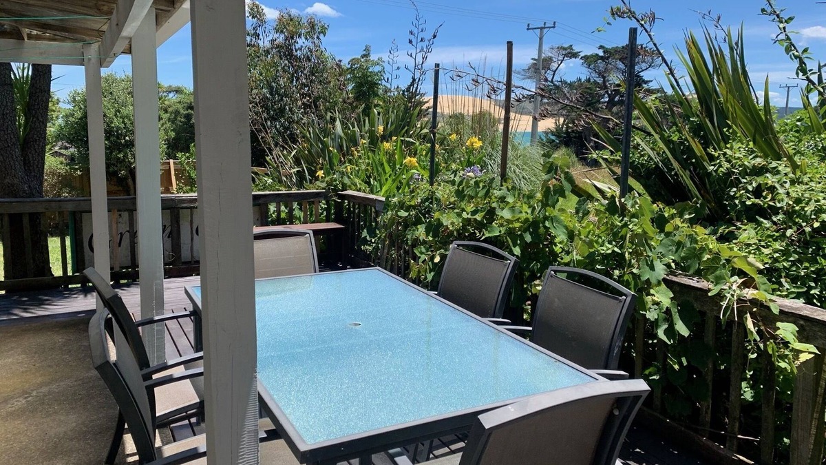 Omapere House | The Green Bach opposite beach- quirky and great for groups and families