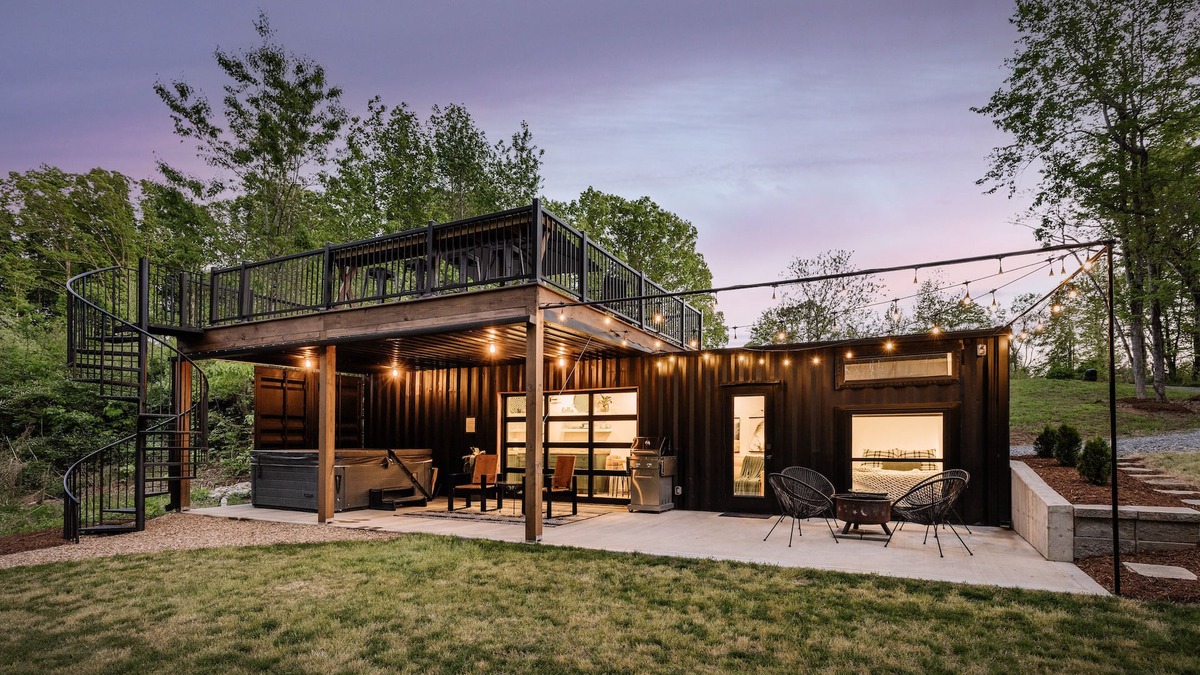 Columbus House | The Green Creek Shipyard | Hot Tub, Sauna, Fire Pit + Private Pond!