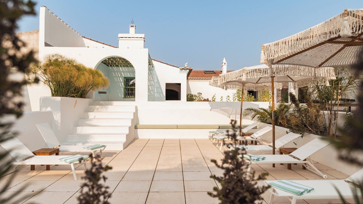 Alvito House | The Green House by Santiago de Alfama