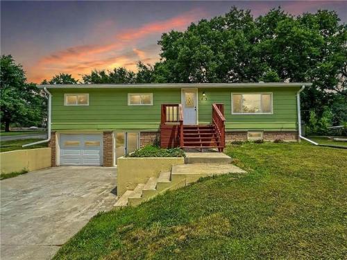Trenton House | The Green House! Sleeps 12
