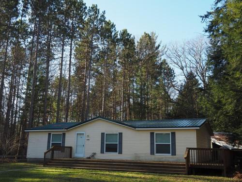 Interlochen House | The Green Lake Getaway - Shared Lake Access!