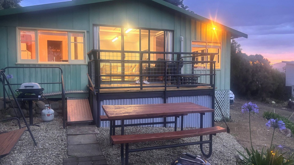 North Bruny House | The Green Pine Cottage