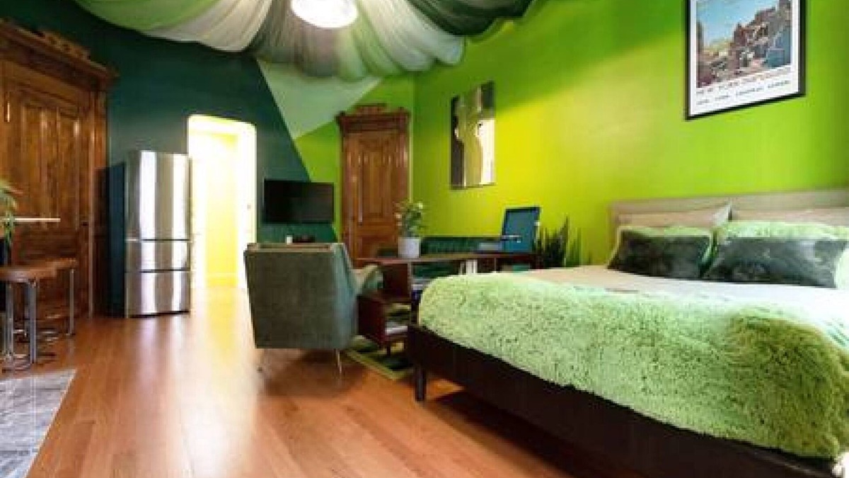 Central Park South Apartment | The Green Room: 70s Groove Themed Studio