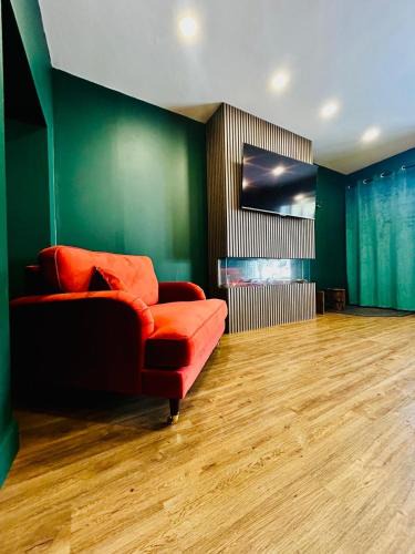 Tideswell Apartment | The Green Room