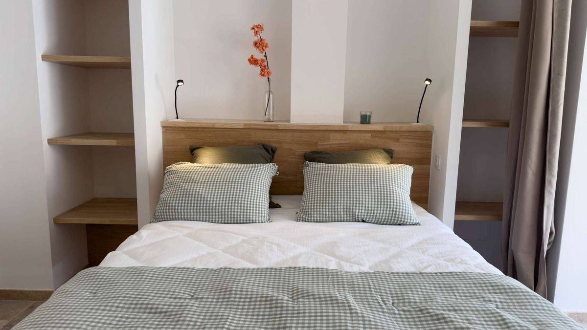 Aigues-Mortes Medieval City House | The Green Suite - a heaven of peace in the heart of the Aigues-Mortes ramparts