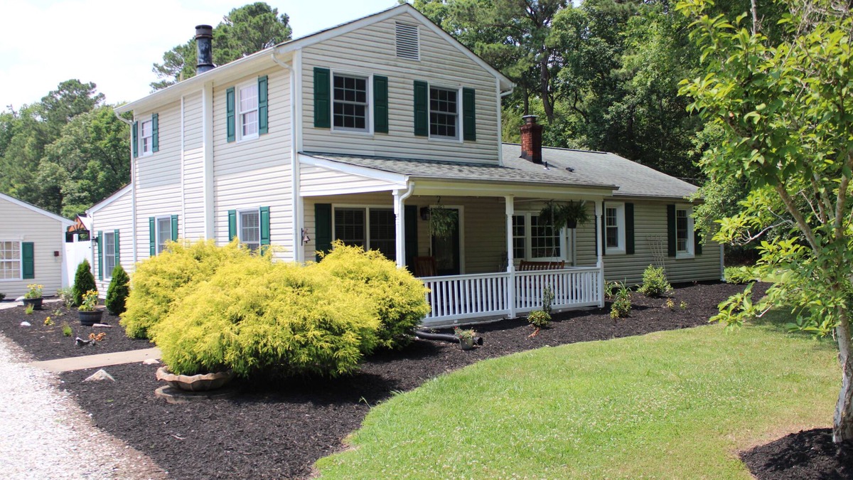 Berkeley House | The Greenhouse: A peaceful retreat minutes from all Williamsburg has to offer