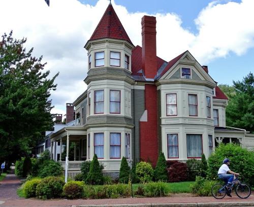 Southern Coast House | The Gregory House - A Maine Victorian Mansion