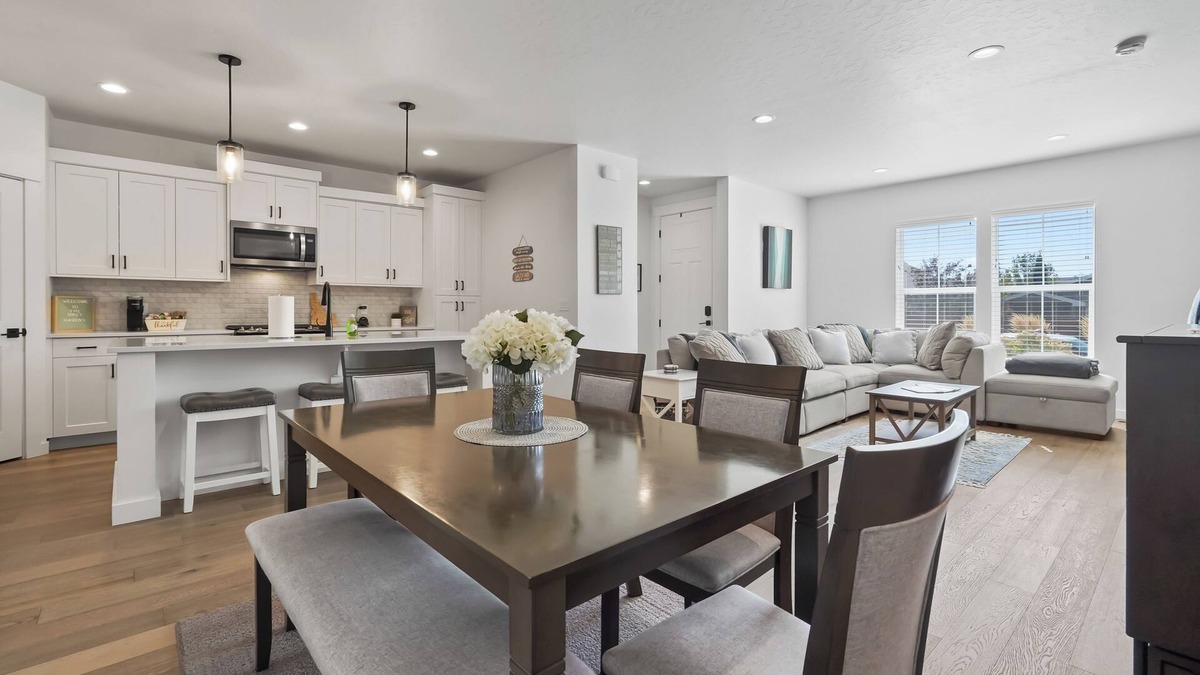 Southwest Ada County Alliance House | The Grey Havens-stunning new build family friendly with a laid back beach vibe.