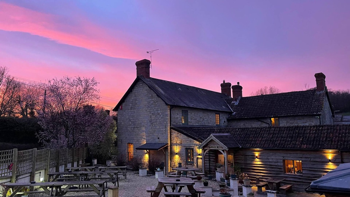Taunton Bed & Breakfast | The Greyhound Inn Taunton
