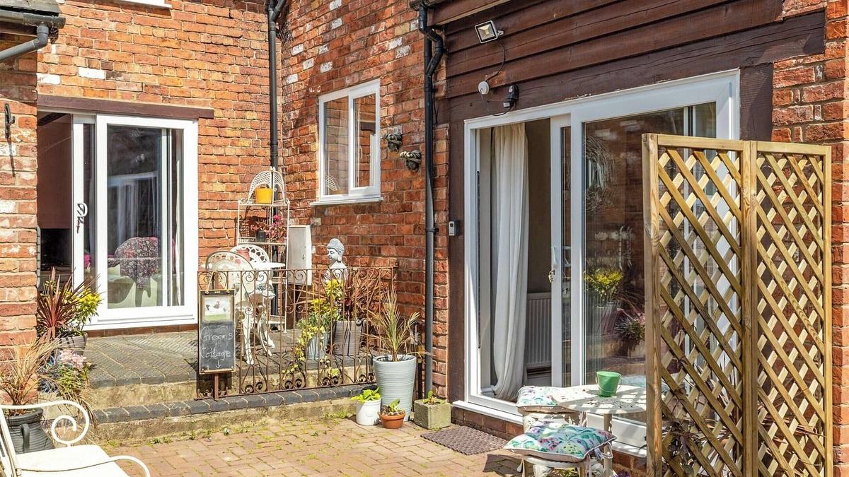 Bishops Castle Cottage | The Grooms Cottage-UK45659