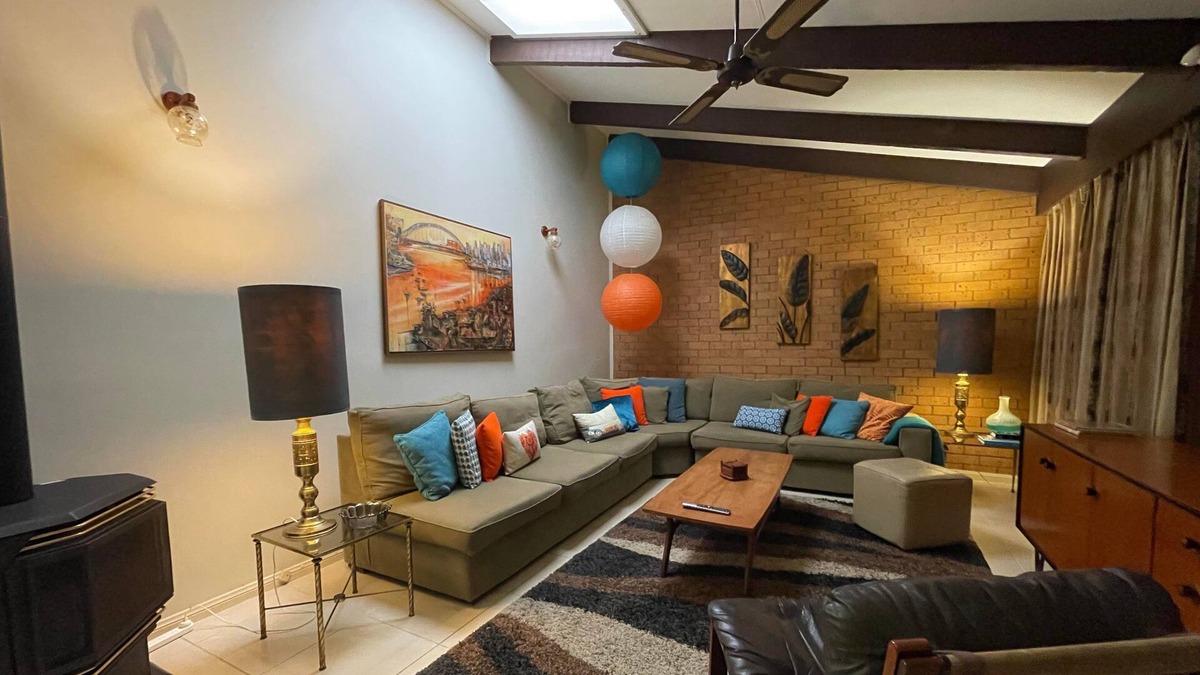 Kearsley House | The Groovy Grape - step back to 1976