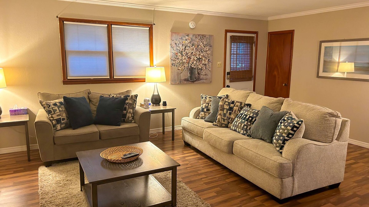 Mountain Grove House | The Grove Retreat (Mtn. Grove, MO)
