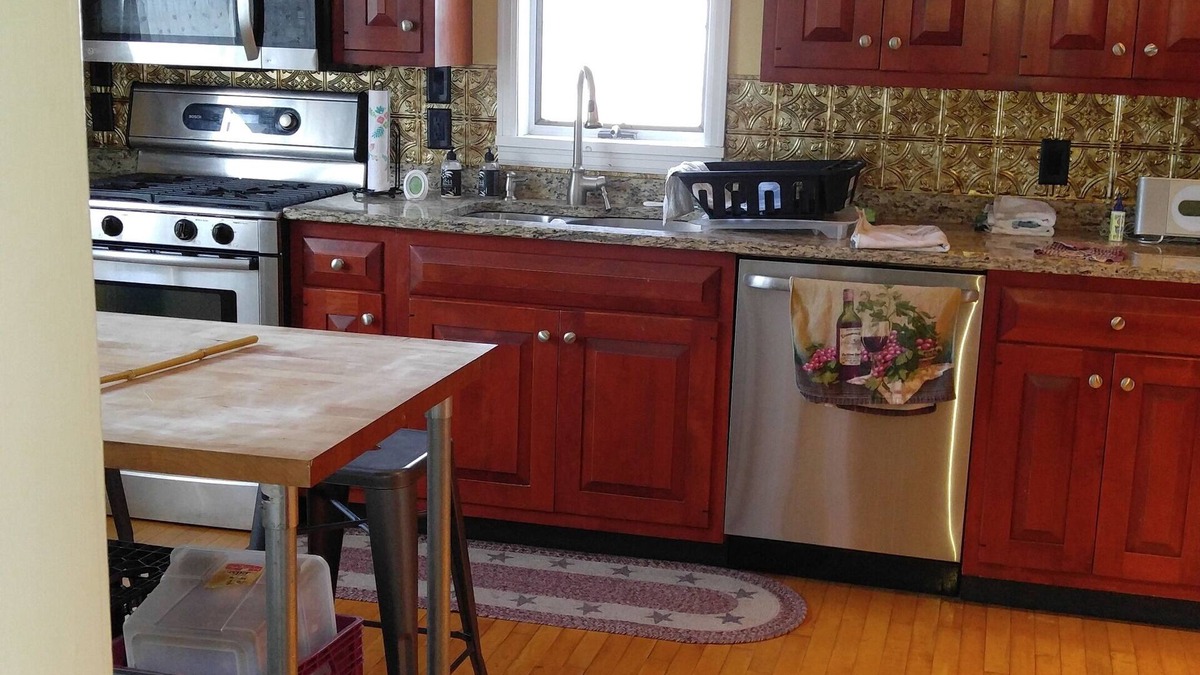 Potsdam House | The Guest house in Potsdam 4 bedroom 3 bathroom Private home. With WiFi & A/C