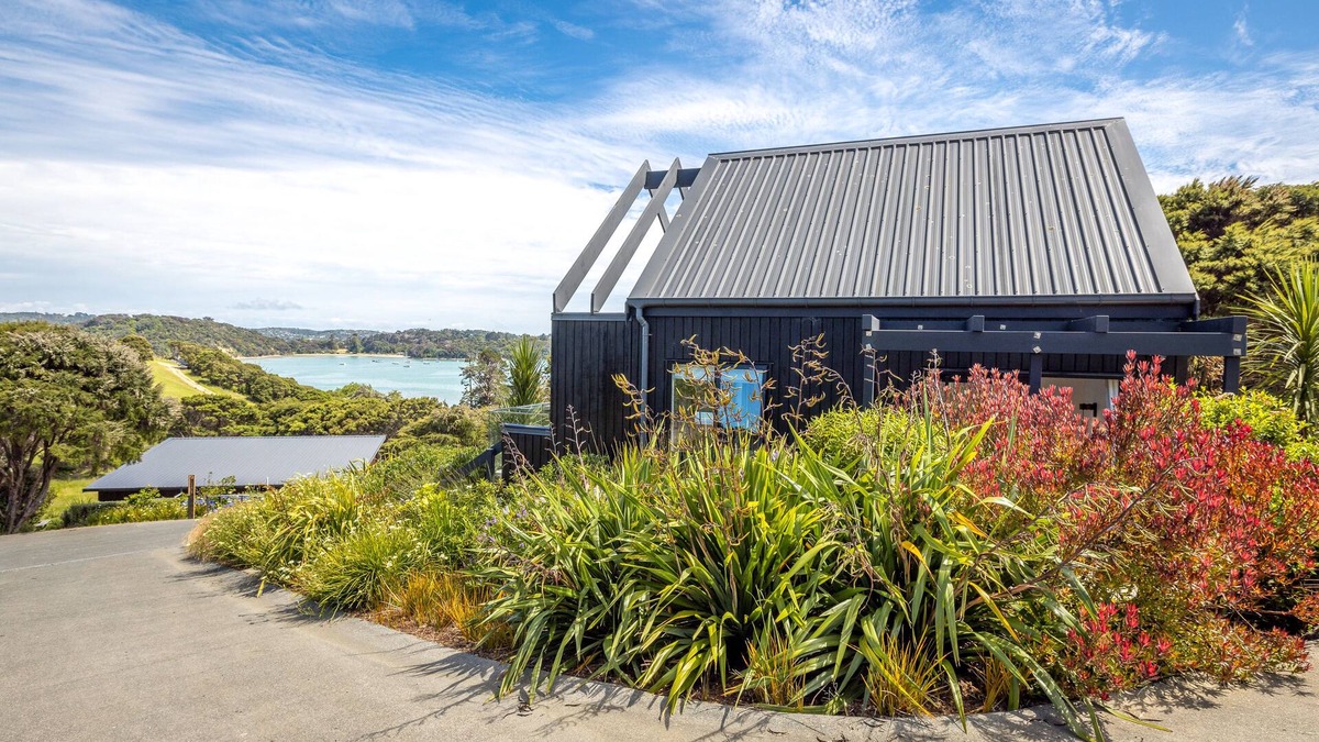 Omiha House | The Guest House at Te Whau Retreat - Stay Waiheke