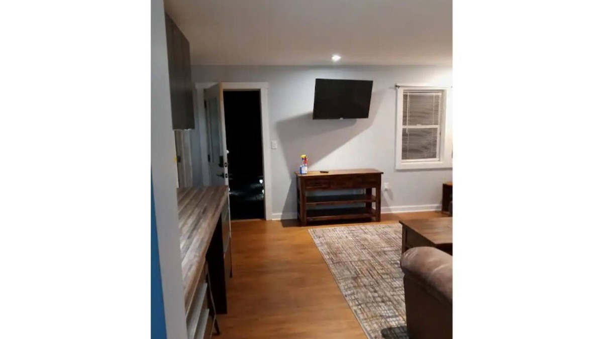 Stapleton House | THE GUEST HOUSE with hot tub