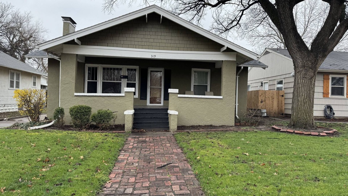 Hutchinson House | The Guide house! Beautiful 2 bedroom close to the fairgrounds and the College