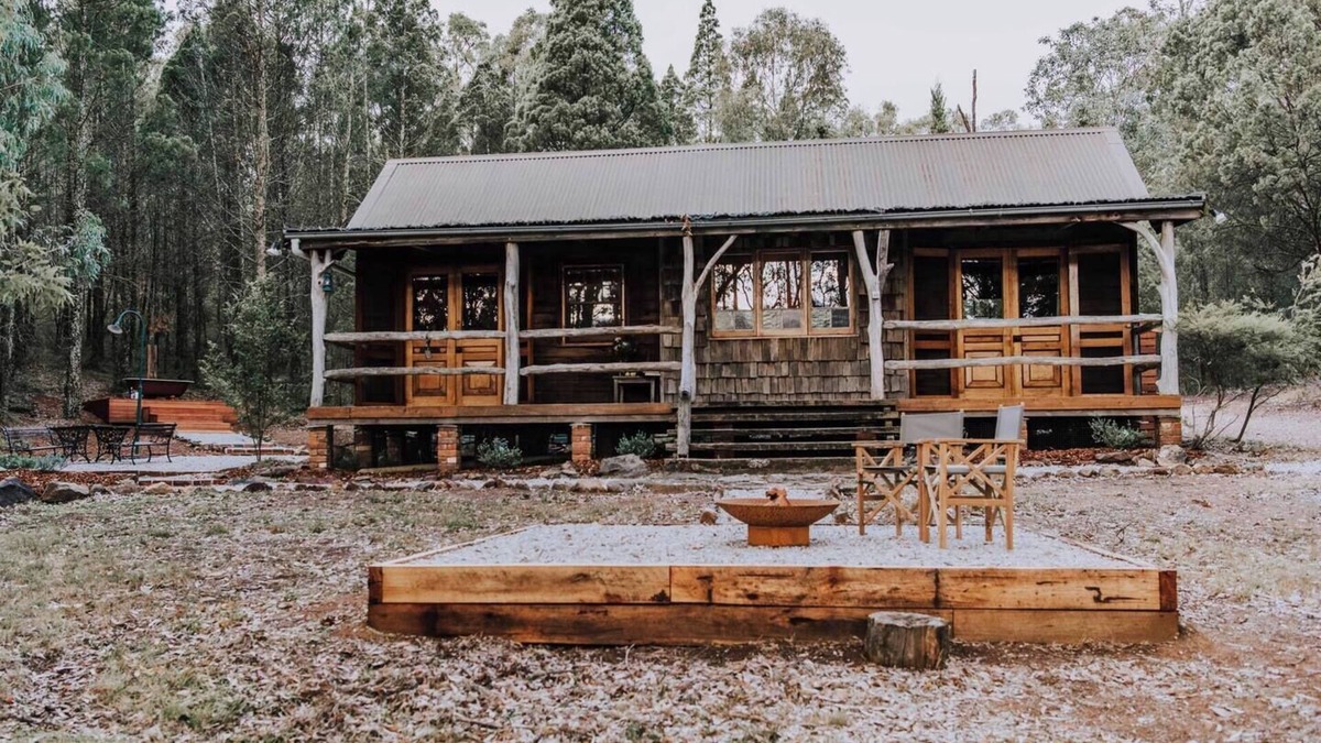 Budgee Budgee House | The Gully Dreamy Cabin on Acres of Outback Charm