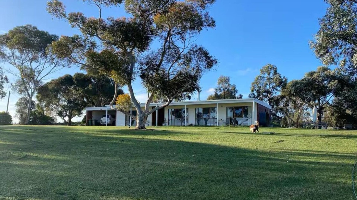 Inverleigh House | The Gums, Inverleigh. Country escape nestled on 8 acres.