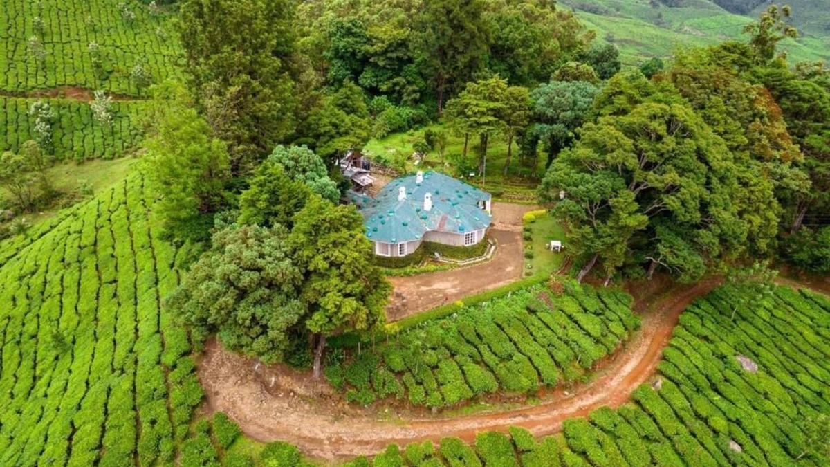 Suryanelli Villa | The Gundumalai Bungalow, Munnar : Deluxe Villa