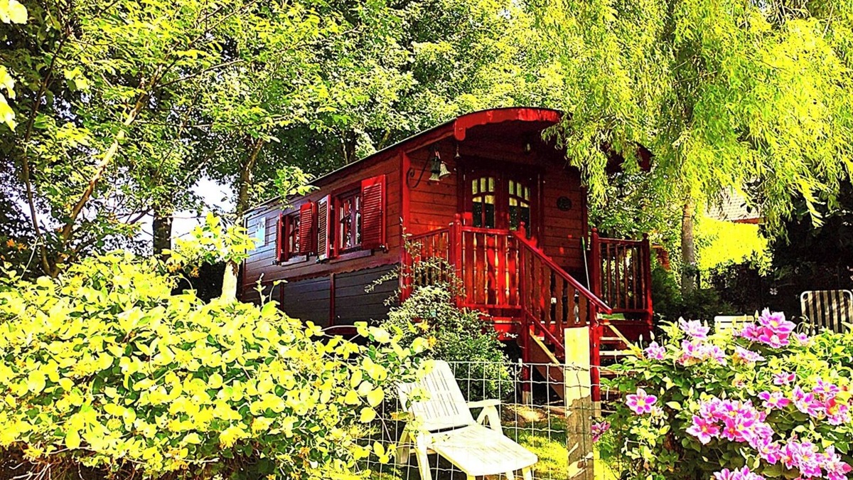 Riviere Apartment | The Gypsy Caravan 5 miles from Arras
