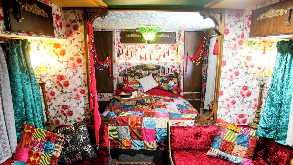 Harlaxton House | "the Gypsy Rose" - Glamping in a Gypsy Wagon