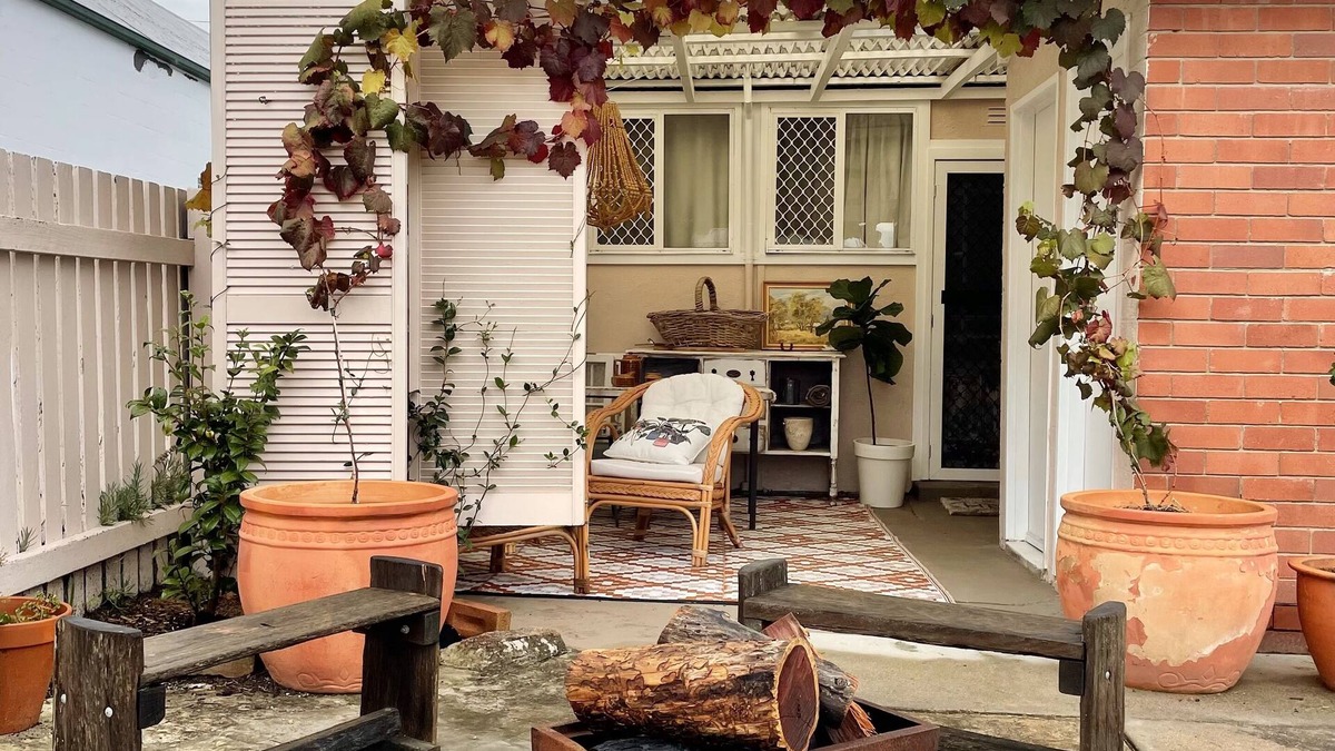 Tenterfield Apartment | The Gypsy Saddler across from Tenterfield Saddler